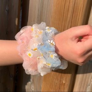 Daisy Mesh Scrunchie Bundle